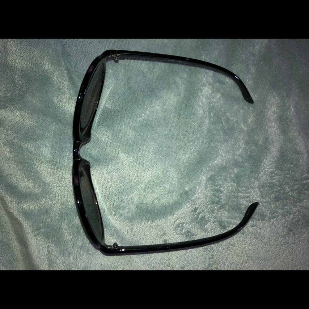 Circle Rim Sunglasses - Picture 3 of 3